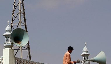 loud speaker on mosque 380 1 UP: शांति से अजान और जय हनुमान, जौनपुर में मंदिर-मस्जिद से उतारे गए लाउडस्पीकर