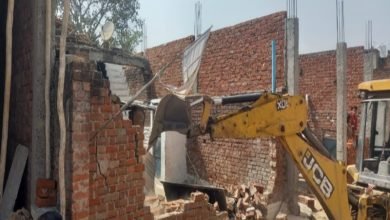 01 05 2022 boldozer MP Bulldozer News: डकैत कल्ली गुर्जर के बहनाेई गिर्राज गुर्जर के मकान पर चला बुलडोजर