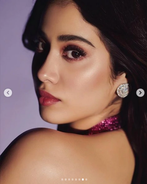 Janhvi Kapoor Hot Photos: जाह्नवी कपूर ने सेक्सी स्टाइल में कराया बोल्ड फोटोशूट 7 Janhvi Kapoor (7)