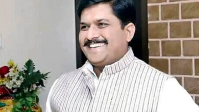 Kp Yadav भाजपा सांसद केपी यादव क्यों बांट रहे हैं अफसरों को संविधान की प्रतियां?