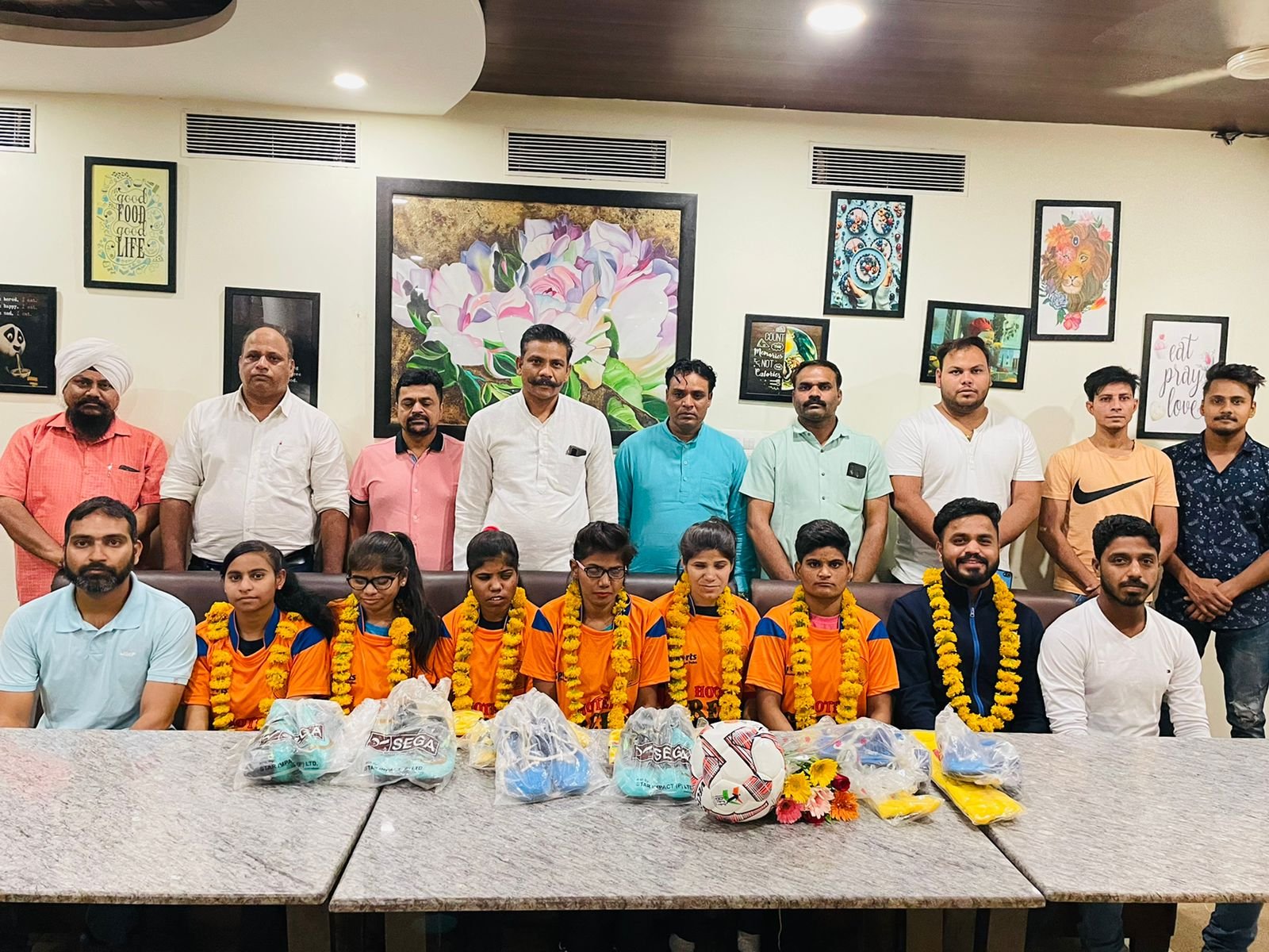 MP Blind Football : मध्य प्रदेश वूमेंस ब्लाइंड फुटबॉल टीम पुणे हुई रवाना 1 MP Blind Football : मध्य प्रदेश वूमेंस ब्लाइंड फुटबॉल टीम पुणे हुई रवाना