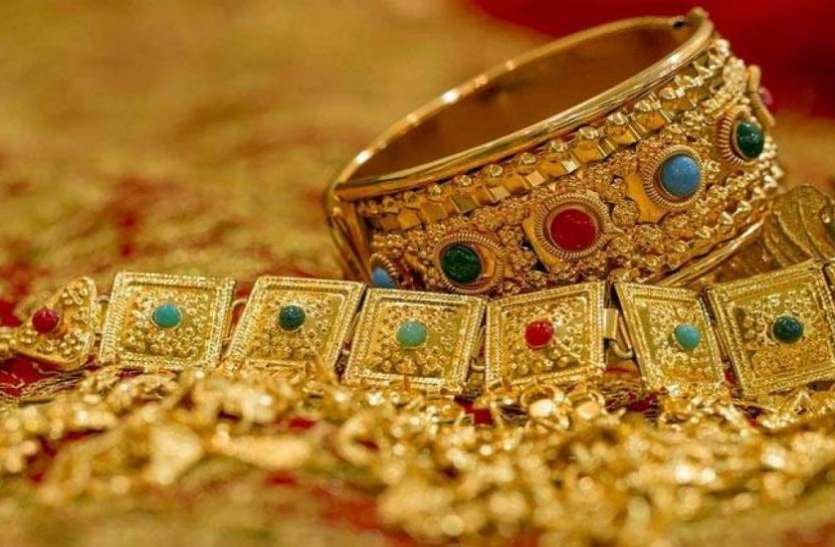 अक्षय तृतीया पर सोना-चांदी सस्ता, कीमतों में आई गिरावट जान चौंक जाएंगे आप 1 gold 2 अक्षय तृतीया पर सोना-चांदी सस्ता, कीमतों में आई गिरावट जान चौंक जाएंगे आप