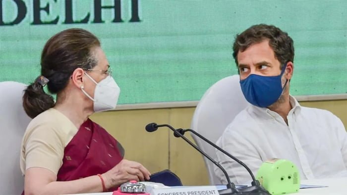 राहुल इन मंत्रों से कांग्रेस में फूंक पाएंगे जान? उदयपुर में चिंतन शिविर के भाषण की खास बातें 1 rahul sonia राहुल इन मंत्रों से कांग्रेस में फूंक पाएंगे जान? उदयपुर में चिंतन शिविर के भाषण की खास बातें