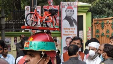 sp 1 अखिलेश की पार्टी का यूपी विधानसभा के बजट सत्र के पहले दिन हाईवोल्टेज ड्रामा, कार्यवाही स्थागित
