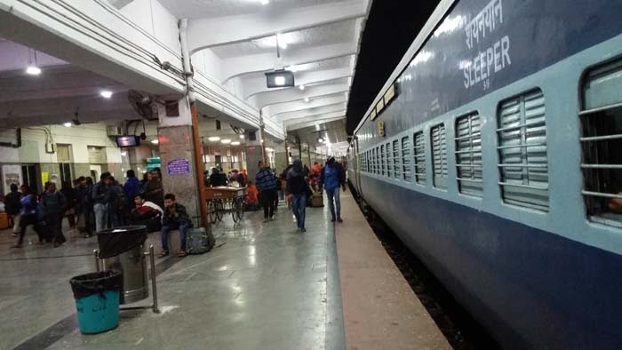 लंबी वेटिंग के बीच लखनऊ में रेलवे करेगा अतिरिक्त बोगियों के इंतजाम 1 train 10 लंबी वेटिंग के बीच लखनऊ में रेलवे करेगा अतिरिक्त बोगियों के इंतजाम