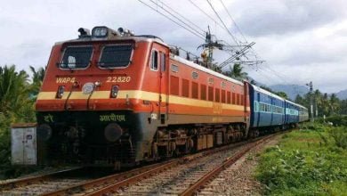 train 9 बड़हिया स्टेशन पर ट्रेनों के ठहराव को लेकर धरना-प्रदर्शन, 10 ट्रेनें रद्द
