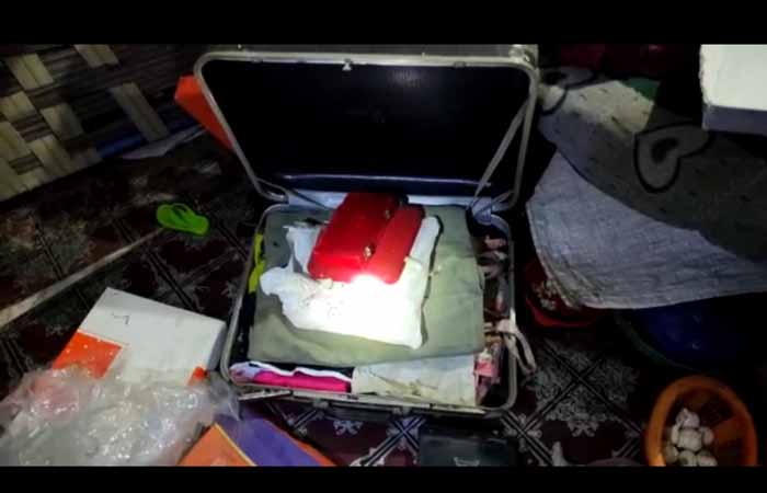 भाजपा मंडल अध्यक्ष के मकान में हजारों की चोरी, चोरी के बाद खुली बिस्तर पेटी व अटेची बिखरा सामान 1 1 jpeg 13 भाजपा मंडल अध्यक्ष के मकान में हजारों की चोरी, चोरी के बाद खुली बिस्तर पेटी व अटेची बिखरा सामान