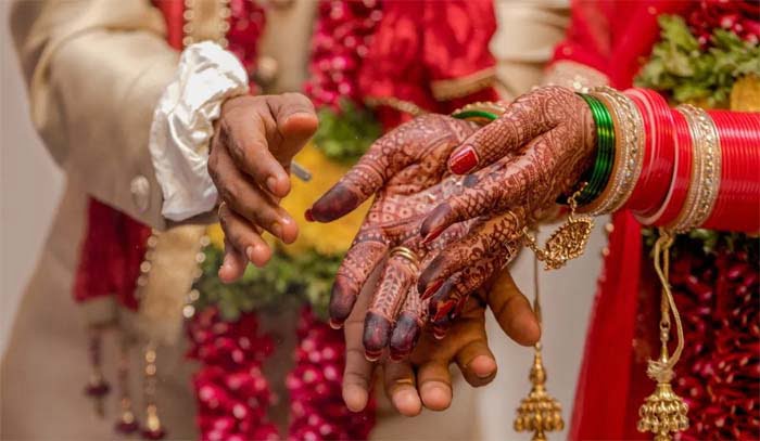 प्रेमी संग फरार हुई विवाहिता , नगदी व जेवरात भी ले गई साथ 1 marriage 3 प्रेमी संग फरार हुई विवाहिता , नगदी व जेवरात भी ले गई साथ