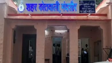 10 1645018178 मंदसौर कोतवाली के टीआई को देर रात लुटेरों ने मारा चाकू 8 लोग हिरासत में