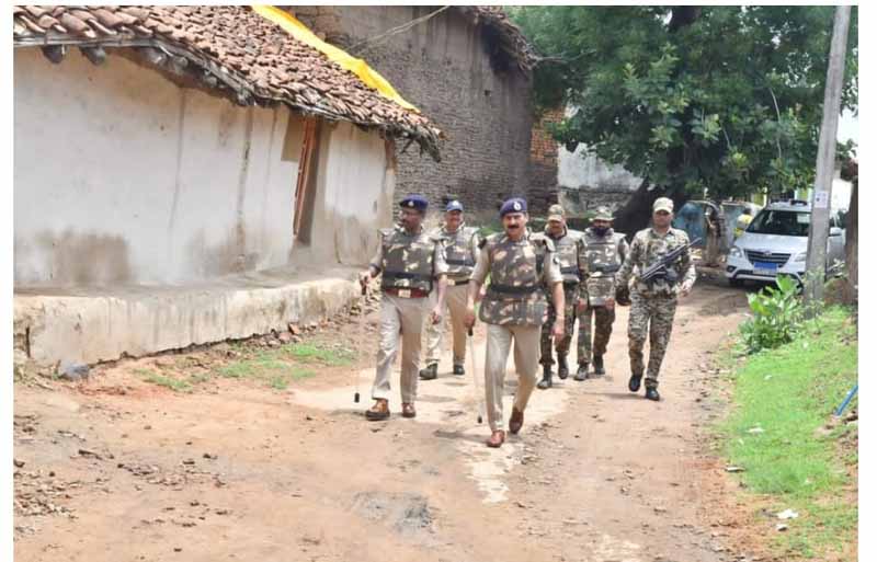 police jpeg 200 पुलिस बल और आला अधिकारियों की उपस्थिति में पुर्नमतदान