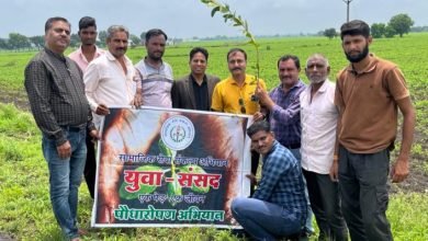 1 13 आज़ादी के अमृत महोत्सव के अवसर पर टीम युवा संसद ने किया पौधा रोपण