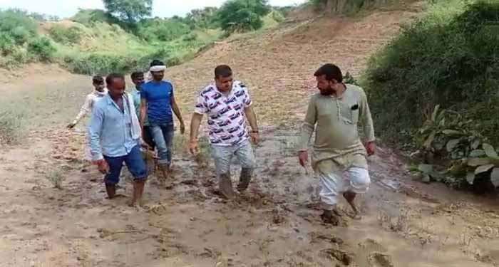 हवाई दौरे केवल छलावा जमीन पर कोई मदद नहीं उपाध्याय 1 1 jpeg 26 हवाई दौरे केवल छलावा जमीन पर कोई मदद नहीं उपाध्याय