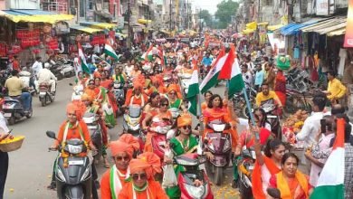 1 jpeg 6 मलेशिया-कनाड़ा से आई महिलाओं ने निकाली तिरंगा वाहन रैली