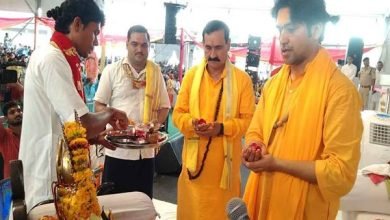 3 30 मंत्री डॉ. मिश्रा ने पार्थिव शिवलिंग निर्माण कर भगवान भोलेनाथ का महारुद्राभिषेक किया