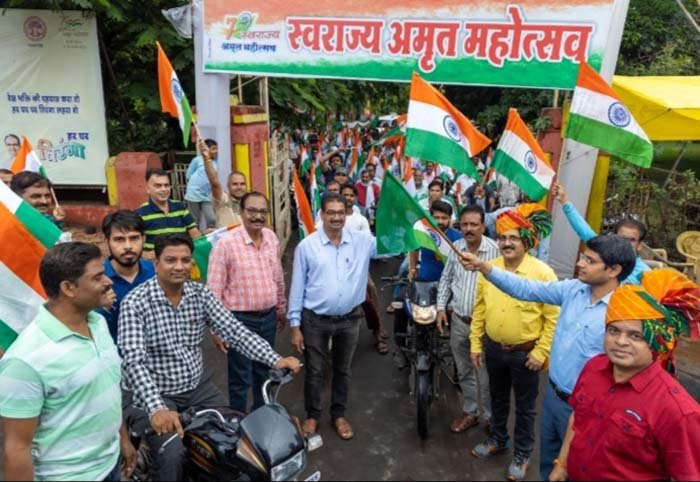 जिला सहकारी केंद्रीय बैंक कर्मचारियों ने हर घर तिरंगा फहराने की अलख जगाने हेतु निकाली सहकारिता तिरंगा यात्रा 1 5 jpeg 3 जिला सहकारी केंद्रीय बैंक कर्मचारियों ने हर घर तिरंगा फहराने की अलख जगाने हेतु निकाली सहकारिता तिरंगा यात्रा