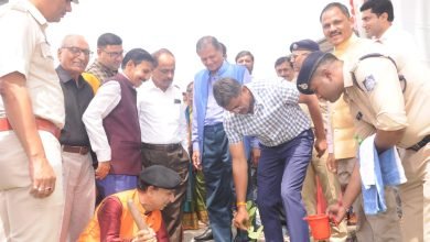 9 4 पुलिस महानिरीक्षक श्री गुप्ता ने लायंस क्लब के तत्वावधान में छायादार एवं फलदार पौधों का किया रोपण