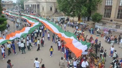 DSC 4368 1111 मीटर का तिरंगा लेकर बच्चों ने निकाली यात्रा