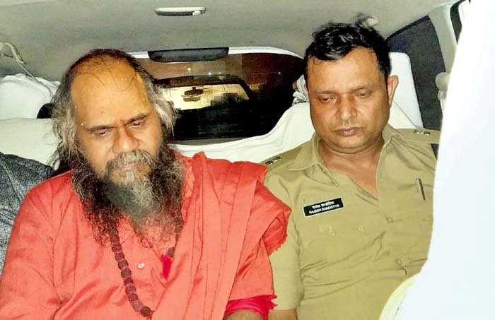 मिर्ची बाबा ग्वालियर से गिरफ्तार, तंत्र-मंत्र के जरिए गर्भवती करने का दिया था झांस 1 Mirchi 01 मिर्ची बाबा ग्वालियर से गिरफ्तार, तंत्र-मंत्र के जरिए गर्भवती करने का दिया था झांस