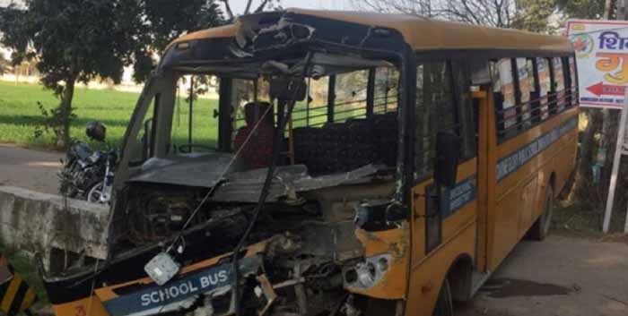 स्कूल बस में टैंकर ने मारी जोरदार टक्कर, 19 बच्चे घायल, मची अफरा-तफरी 1 WhatsApp Image 2022 08 04 at 11 41 24 AM jpeg स्कूल बस में टैंकर ने मारी जोरदार टक्कर, 19 बच्चे घायल, मची अफरा-तफरी