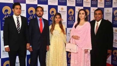 ambani kocD 621x414 LiveMint मुकेश अंबानी ने बेटी ईशा को दी इस कंपनी की कमान