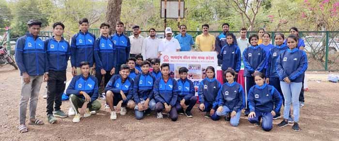 फ्लाइंग बॉल जूनियर नेशनल चैंपियनशिप के लिए टीम हुई रवाना 1 फ्लाइंग बॉल जूनियर नेशनल चैंपियनशिप के लिए टीम हुई रवाना