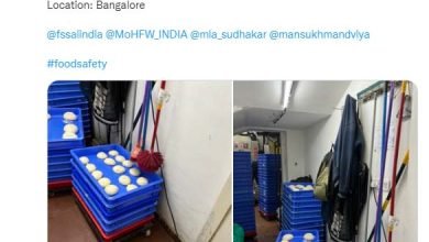 dominos डोमिनोज स्टोर में आटे के ऊपर लटका दिखा टॉयलेट ब्रश, कंपनी ने दी सफाई