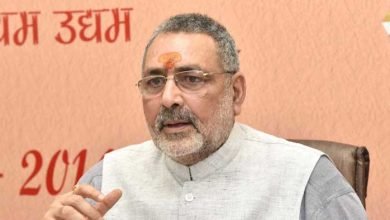 giriraj singh नीतीश कुमार हैं अमरलता , आज तक वृक्ष नहीं बन पाए; गिरिराज सिंह ने कसा तीखा तंज