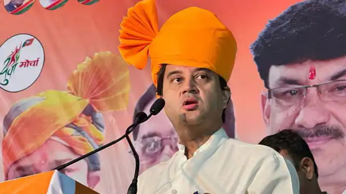 ज्योतिरादित्य सिंधिया ने लिया बदला, अपने गढ़ में कांग्रेस को 1 वोट से दी मात 1 jyotiradiya sindhiya ज्योतिरादित्य सिंधिया ने लिया बदला, अपने गढ़ में कांग्रेस को 1 वोट से दी मात