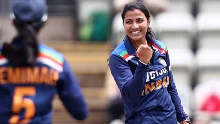घर लौटीं क्रिकेटर स्नेह राणा का Commonwealth में बेहतरीन प्रदर्शन के बाद सम्मान, कहा - रजत पदक स्वर्ण से भी बढ़कर 1 sneh rana घर लौटीं क्रिकेटर स्नेह राणा का Commonwealth में बेहतरीन प्रदर्शन के बाद सम्मान, कहा - रजत पदक स्वर्ण से भी बढ़कर