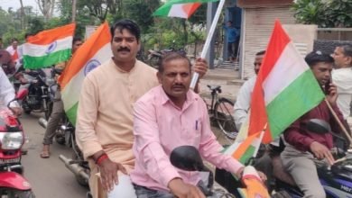 12 1 आजाद अध्यापक शिक्षक संघ मध्य प्रदेश के प्रांतीय आवाह्न पर विशाल तिरंगा वाहन रैली जिला मुख्यालय धार में निकली