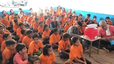 4 13 सिरावली में बच्चों नेदेखी मैडम गीता रानी फिल्म