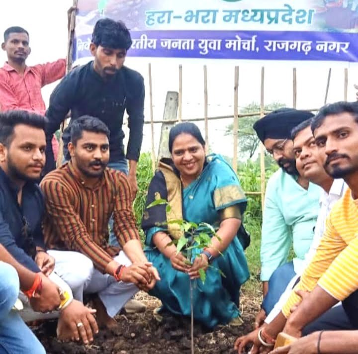 राज्यसभा सांसद कविता पाटीदार ने पौधारोपण कर नेत्र परीक्षण शिविर में हुई सम्मिलित 1 4 27 राज्यसभा सांसद कविता पाटीदार ने पौधारोपण कर नेत्र परीक्षण शिविर में हुई सम्मिलित