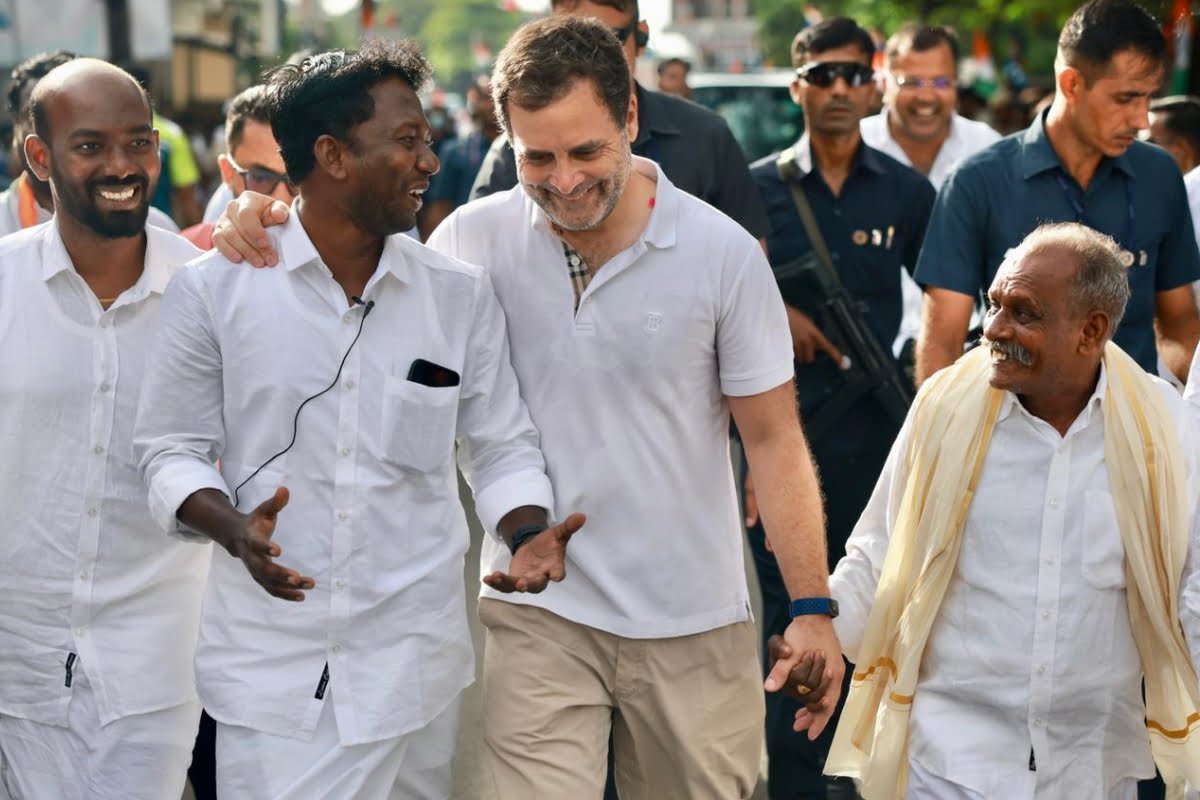 भारत जोड़ो यात्रा: टी शर्ट-निक्कर की राजनीति के बजाए राहुल के नेतृत्व की प्रामाणिकता पर ध्यान देना ज्यादा अहम 3 FEATURE Rahul Gandhi Nagercoil Bharat Jodo Yatra भारत जोड़ो यात्रा: टी शर्ट-निक्कर की राजनीति के बजाए राहुल के नेतृत्व की प्रामाणिकता पर ध्यान देना ज्यादा अहम