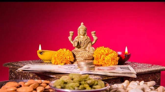 महालक्ष्मी व्रत? धन वैभव की प्राप्ति के लिए जरूर पढ़ें ये व्रत कथा 1 Maha alshmi vrat 1 महालक्ष्मी व्रत? धन वैभव की प्राप्ति के लिए जरूर पढ़ें ये व्रत कथा