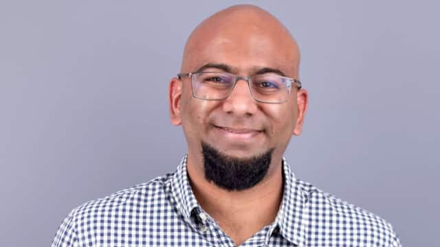 LinkedIn पोस्ट पर CEO ने 18 घंटे काम पर मांगी माफी 1 linkden 1 LinkedIn पोस्ट पर CEO ने 18 घंटे काम पर मांगी माफी