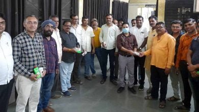 Khirkiya News Khirkiya News: पूर्व विधायक की पुण्यतिथि पर अस्पताल में मरीजों को बांटे फल एवं ज्यूस