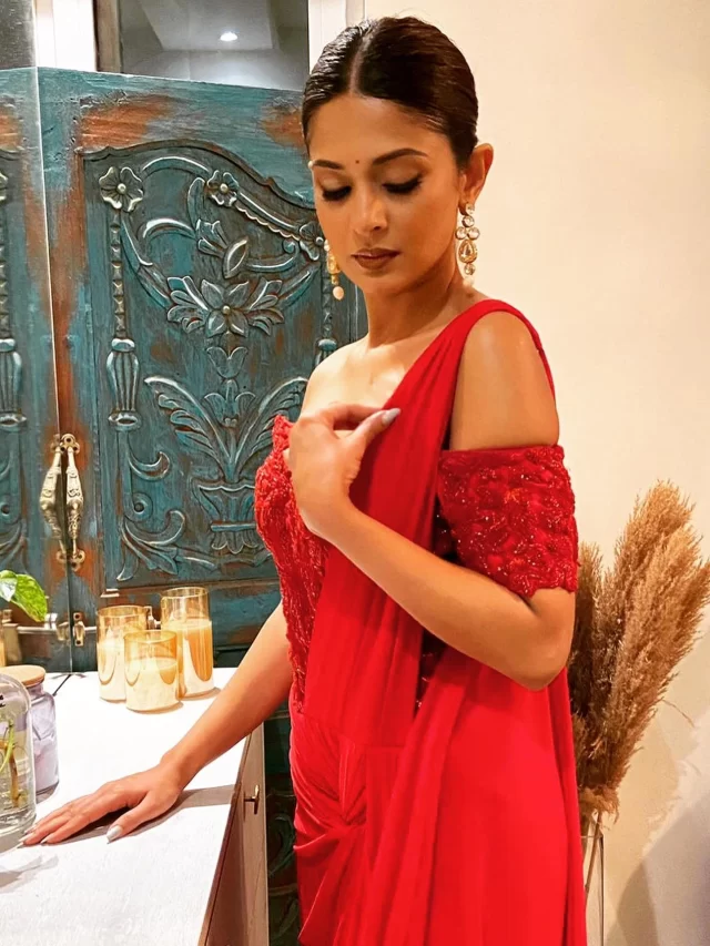 रेड ड्रेस में जेनिफर विंगेट परफेक्ट लुक