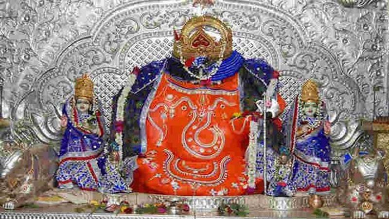 Indore News : 20 किलो चांदी की थालियों से लगेगा खजराना गणेश मंदिर में भोग 1 Indore Khajrana Ganesh News Hindi