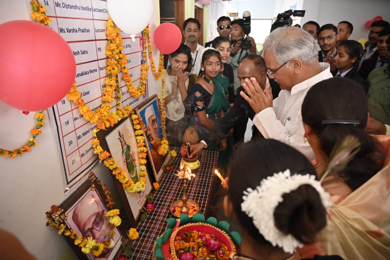 मुख्यमंत्री ने अंबागढ़ चौकी में किया स्वामी आत्मानंद इंग्लिश मीडियम स्कूल का लोकार्पण 1 2 मुख्यमंत्री ने अंबागढ़ चौकी में किया स्वामी आत्मानंद इंग्लिश मीडियम स्कूल का लोकार्पण