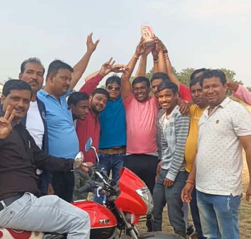 Khirkiya News : पत्रकार इलेवन की धुआंधार बेटिंग, अधिकारी कर्मचारी इलेवन को दी शिकस्त 1 Khirkiya News