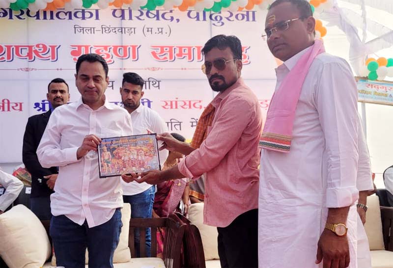 nakul nath patra 1 Pandhurna News : दादा धाम एक्सप्रेस को पुन: शुरू करने सांसद को सौपा पत्र