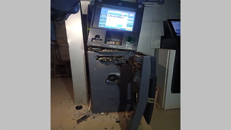 Bilaspur News : एटीएम तोड़ पैसे निकालने की कोशिस रही नाकाम, तलाश जारी 1 08 12 2022 atm chori1 2022128 175831 og Bilaspur News : एटीएम तोड़ पैसे निकालने की कोशिस रही नाकाम, तलाश जारी