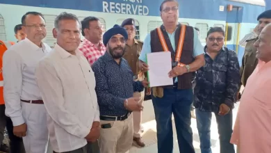 harda news 1 Khirkiya News : DRM ने किया रेल्वे स्टेशन का निरीक्षण, यात्री सुविधाओं विकास कार्यों के लिए किया निर्देशित