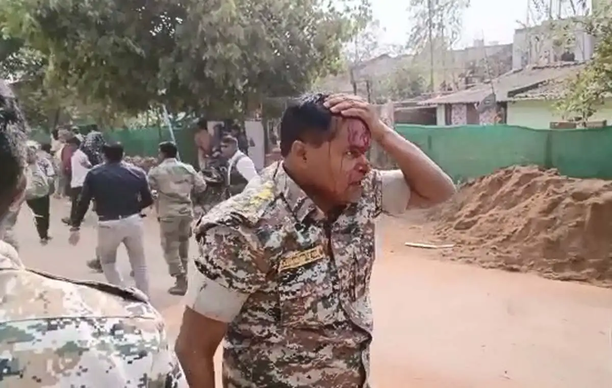 Latest CG News : नारायणपुर में भीड़ ने SP के ऊपर किया जानलेवा हमला 1 Narayan SP