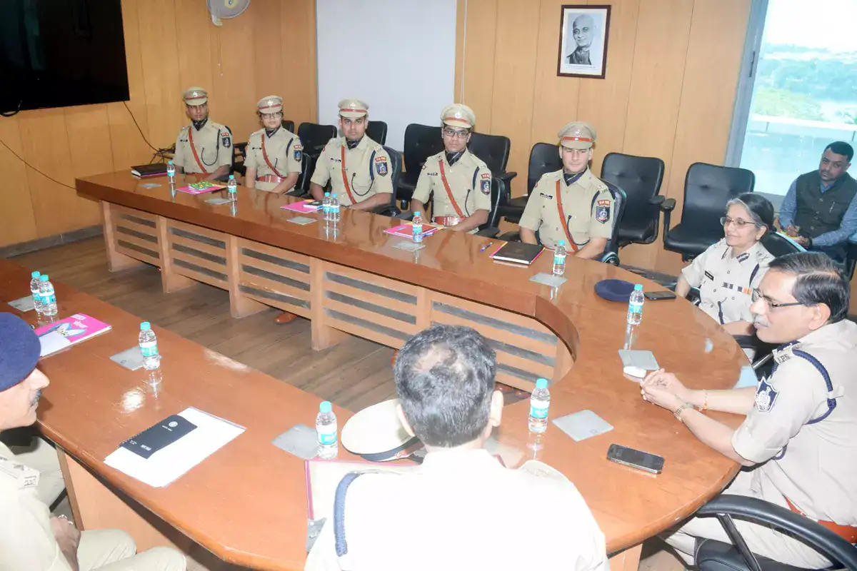 MP News : DGP सक्सेना बोले - जनता रखती है पुलिस से न्याय की उम्मीद, हमेशा रहें सकारात्मक 1 DGP