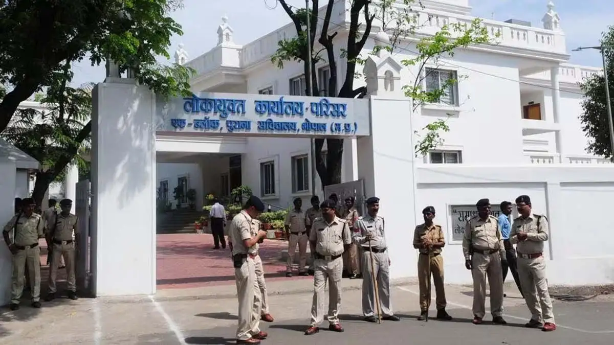 MP News: लोकायुक्त पुलिस की जांच सीक्रेट्स & सपोर्टर्स की तरफ मुड़ी, कई अफसरों पर आ सकती है आंच 1 lokayukt police