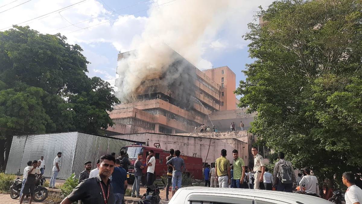 Breaking News: सतपुड़ा भवन में लगी भीषण आग, देखें फोटो, Bhopal News Live Update ... 2 Beaking News satpuda Bhavan
