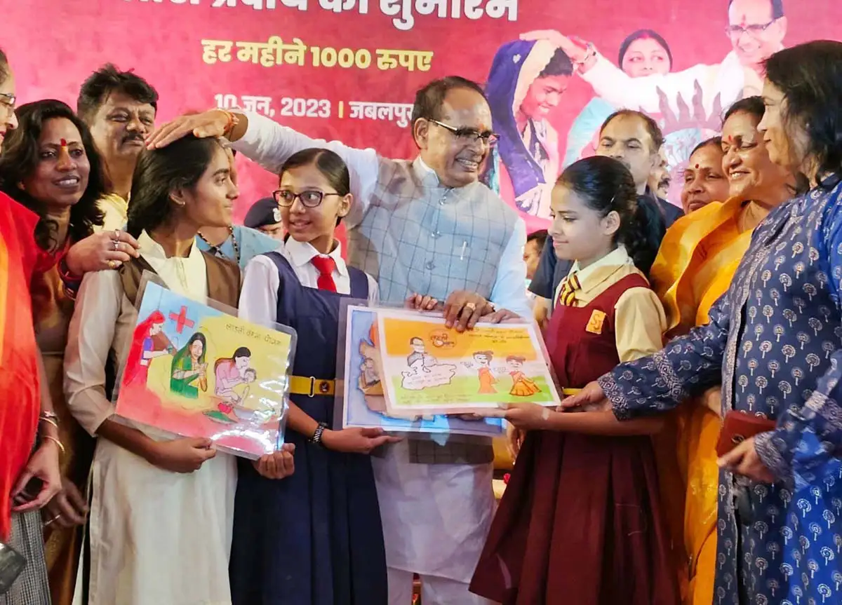 Ladli Behna Yojana2 Ladli Behna Yojana: CM शिवराज बोले - लाड़ली बहनों को मिलने वाली मासिक 1000 की राशि बढ़कर होगी 3000 रूपए
