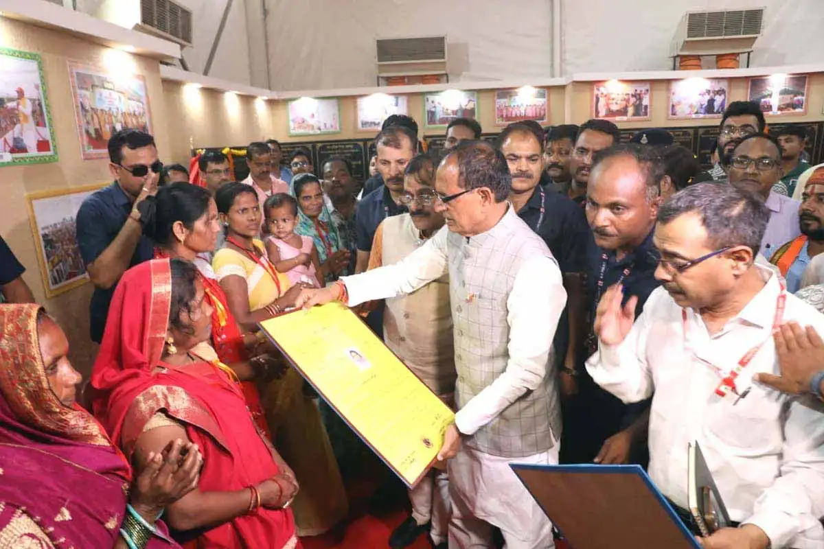Ladli Behna Yojana7 Ladli Behna Yojana: CM शिवराज बोले - लाड़ली बहनों को मिलने वाली मासिक 1000 की राशि बढ़कर होगी 3000 रूपए