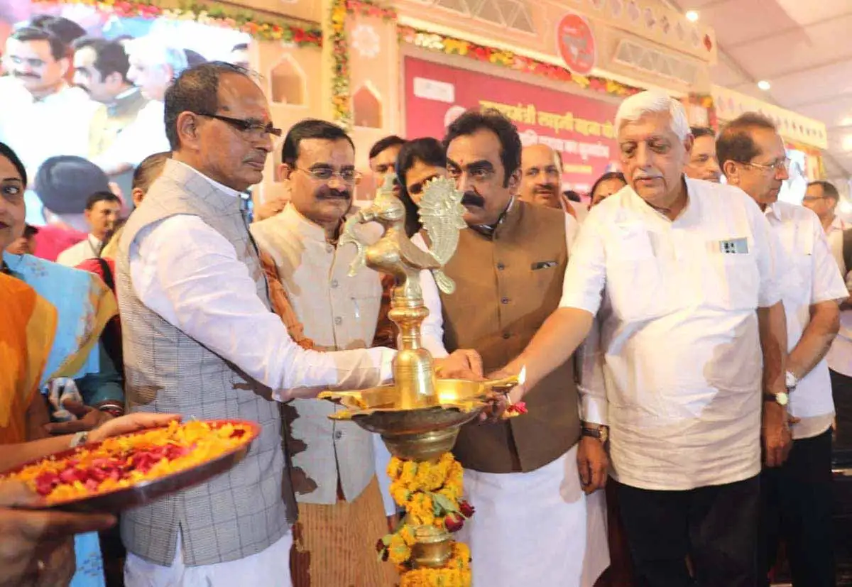Ladli Behna Yojana8 Ladli Behna Yojana: CM शिवराज बोले - लाड़ली बहनों को मिलने वाली मासिक 1000 की राशि बढ़कर होगी 3000 रूपए